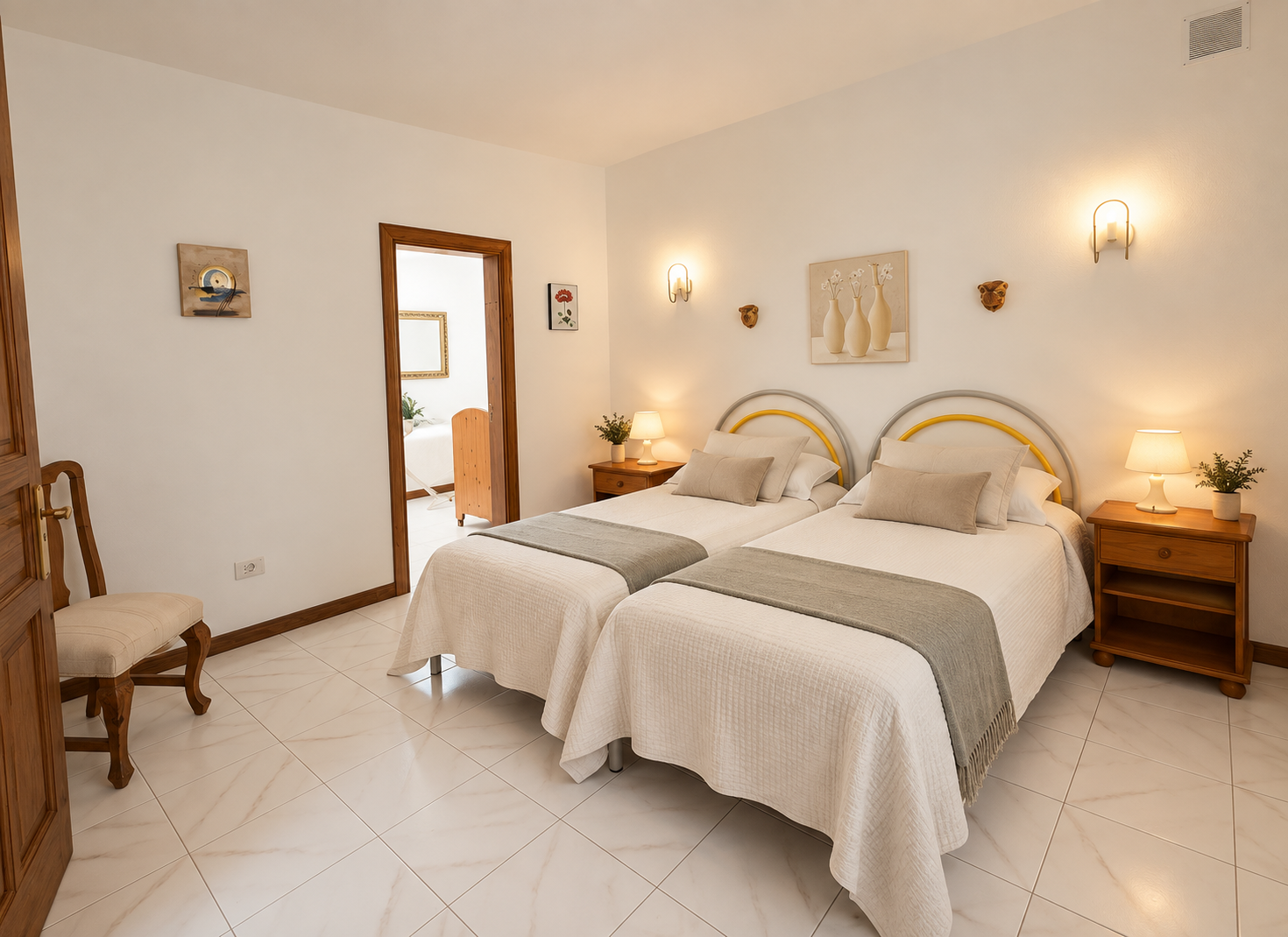 Twin bedroom