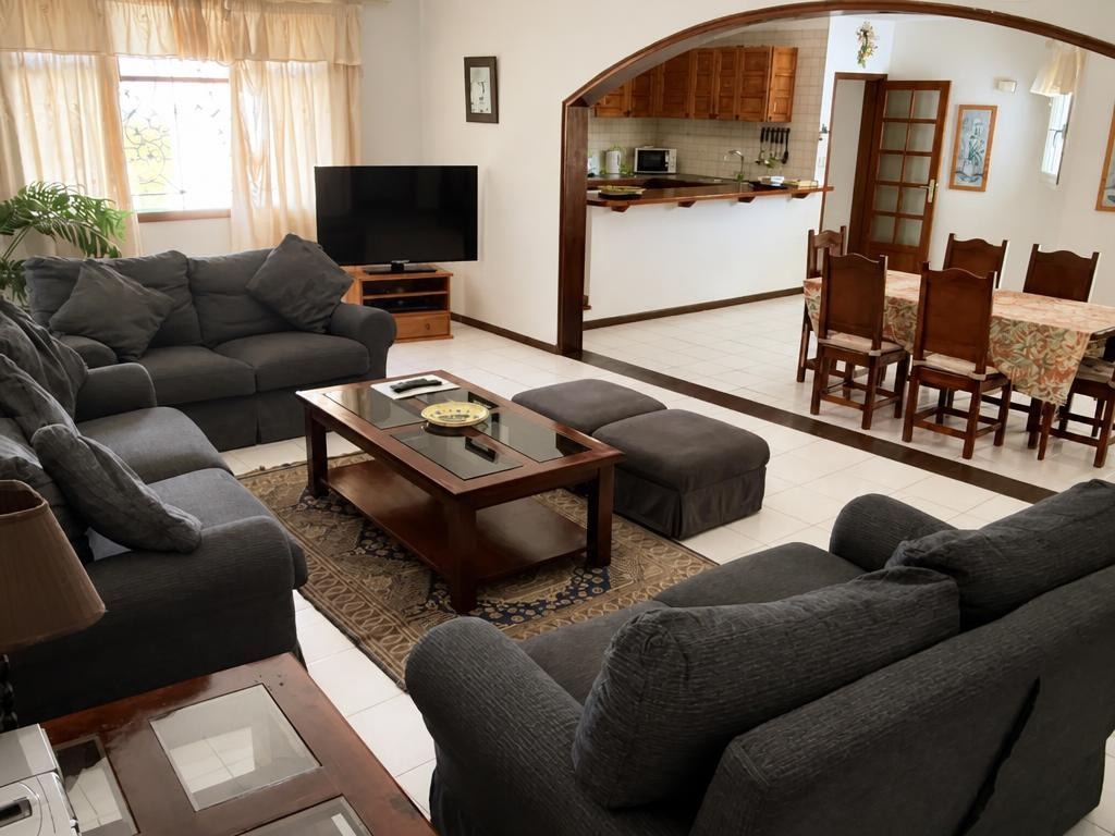 Lounge and dining area