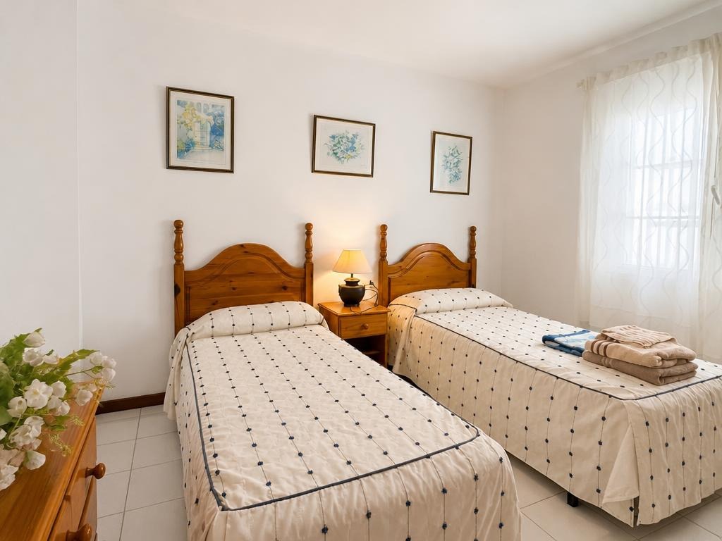 Twin bedroom