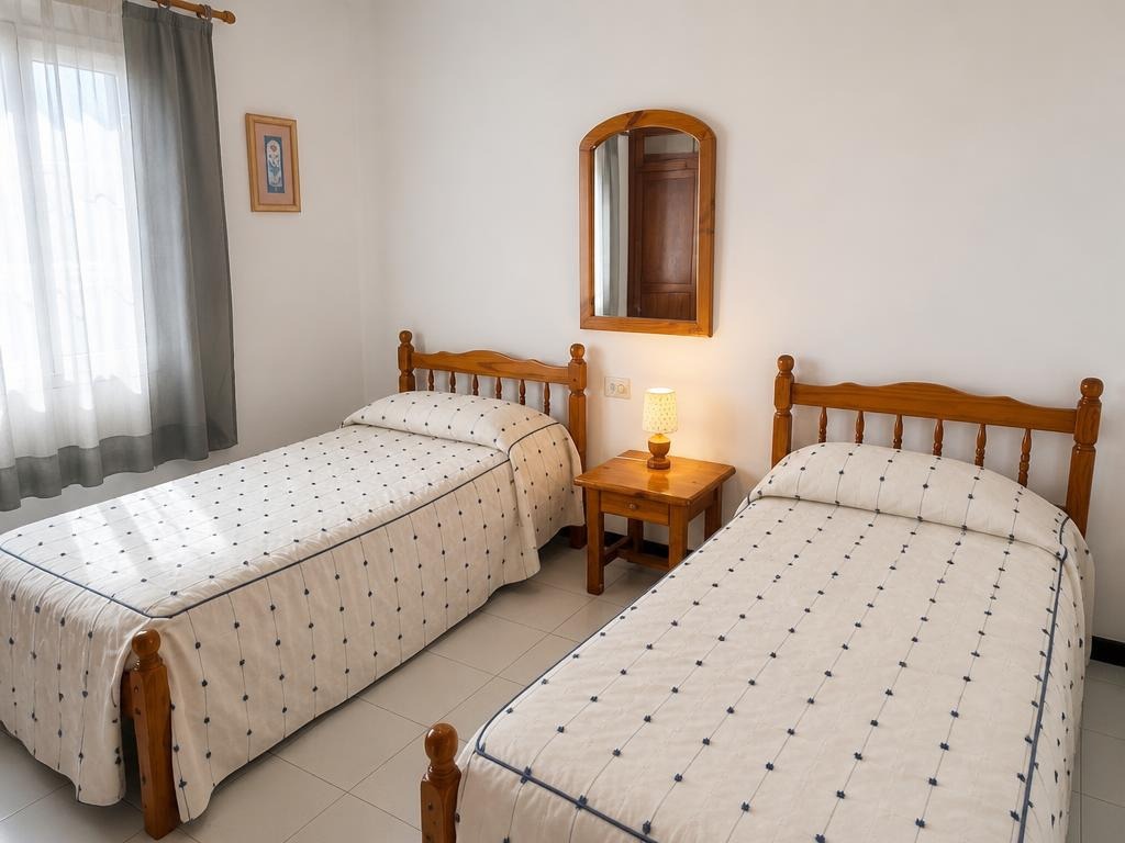Twin bedroom